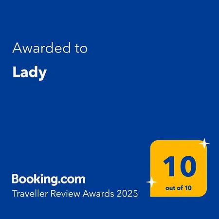 Lady דירה *